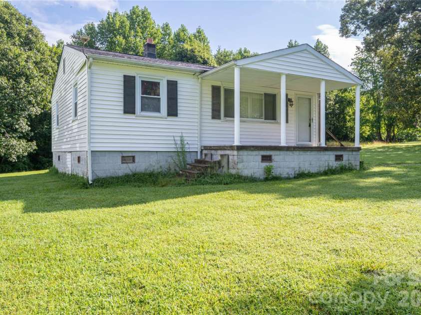 614 Westview Street, Gastonia, NC 28052.  MLS# CAR4411377, YatesRealty ID 42063. 