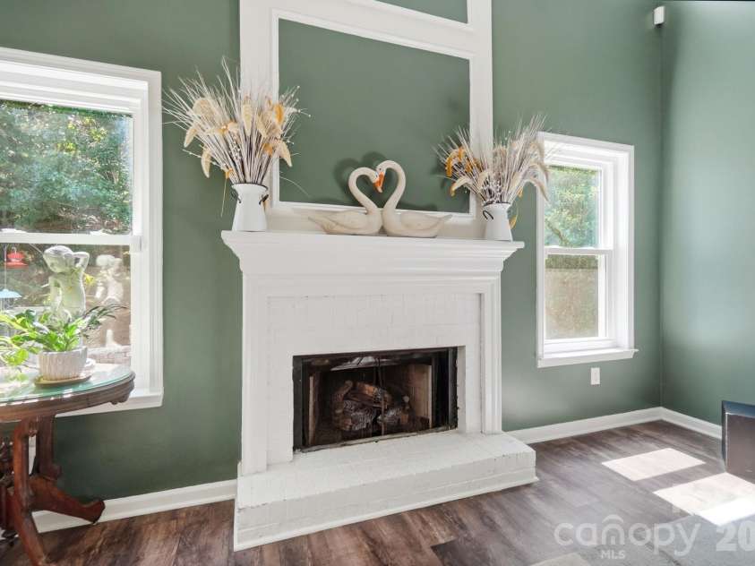13901 Kings Carriage Lane, Charlotte, NC 28278.  MLS# CAR4407862, YatesRealty ID 42065. Fireplace