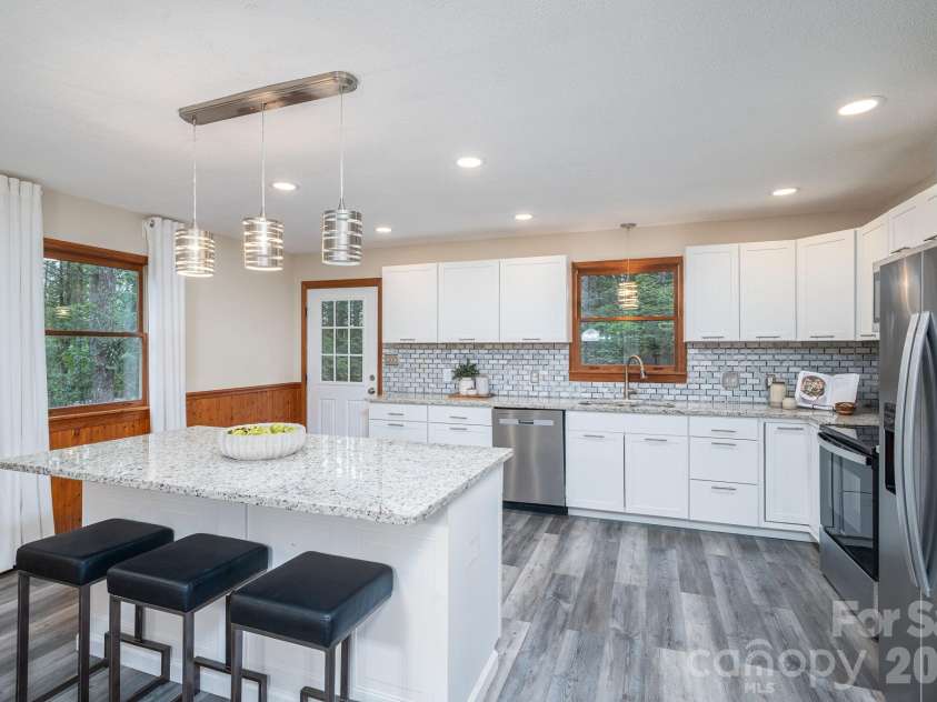 2525 Big Horn Drive, Morganton, NC 28655.  MLS# CAR4400302, YatesRealty ID 42066. 