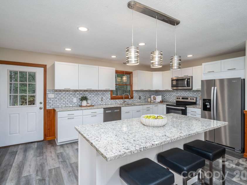 2525 Big Horn Drive, Morganton, NC 28655.  MLS# CAR4400302, YatesRealty ID 42066. 