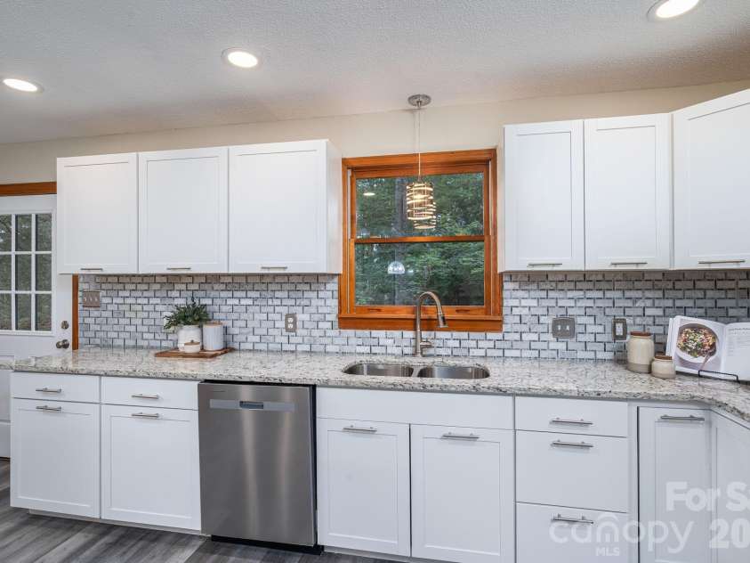 2525 Big Horn Drive, Morganton, NC 28655.  MLS# CAR4400302, YatesRealty ID 42066. 