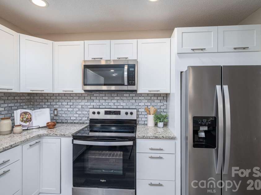 2525 Big Horn Drive, Morganton, NC 28655.  MLS# CAR4400302, YatesRealty ID 42066. 