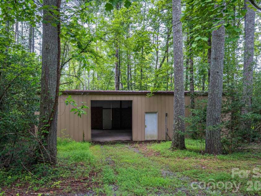 2525 Big Horn Drive, Morganton, NC 28655.  MLS# CAR4400302, YatesRealty ID 42066. 