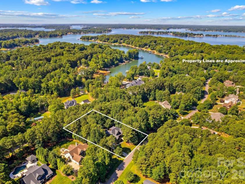 164 Bayberry Creek Circle, Mooresville, NC 28117.  MLS# CAR4393248, YatesRealty ID 42068. 