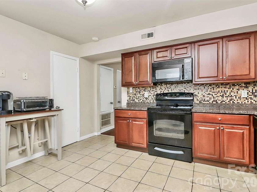 11115 Park Road, Charlotte, NC 28226.  MLS# CAR4337973, YatesRealty ID 4207. 