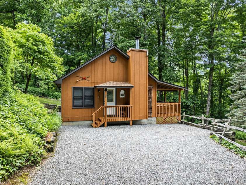 46 Stump Lane, Maggie Valley, NC 28751.  MLS# CAR4361955, YatesRealty ID 42070. 