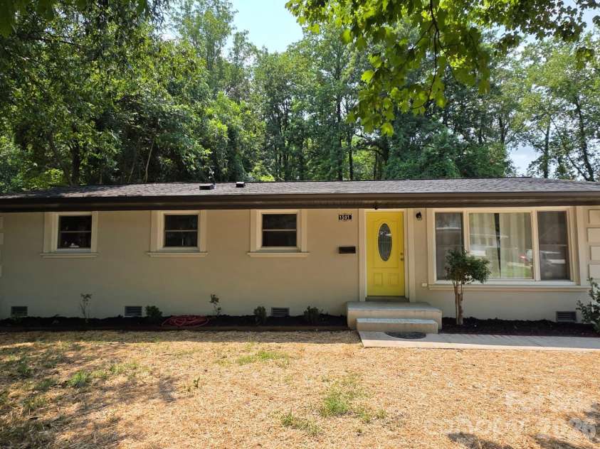 1501 VANCOUVER Drive, Charlotte, NC 28213.  MLS# CAR4408865, YatesRealty ID 42072. 