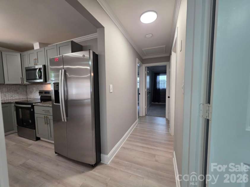 1501 VANCOUVER Drive, Charlotte, NC 28213.  MLS# CAR4408865, YatesRealty ID 42072. 