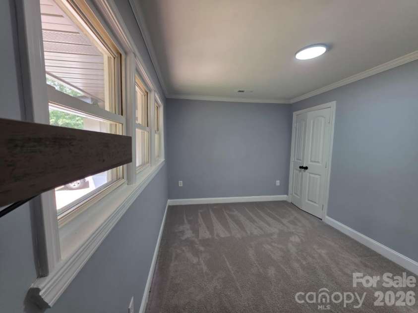 1501 VANCOUVER Drive, Charlotte, NC 28213.  MLS# CAR4408865, YatesRealty ID 42072. 