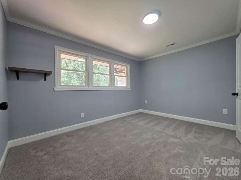 1501 VANCOUVER Drive, Charlotte, NC 28213.  MLS# CAR4408865, YatesRealty ID 42072. 