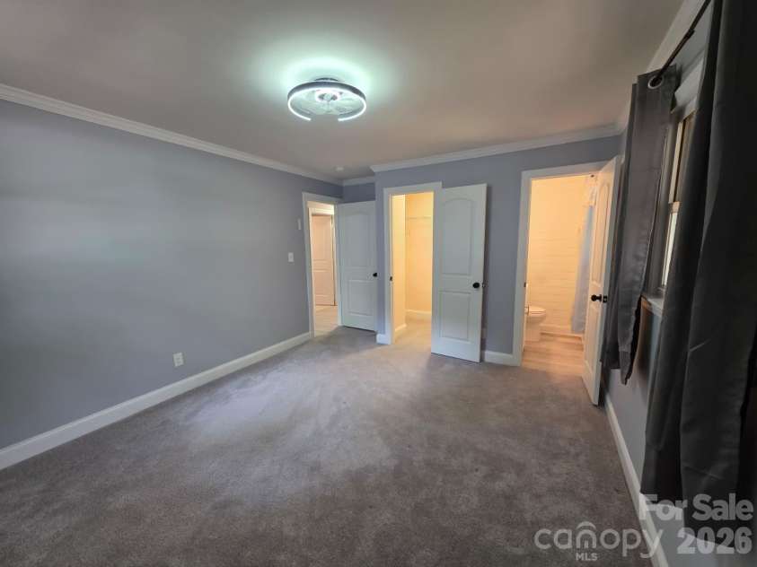 1501 VANCOUVER Drive, Charlotte, NC 28213.  MLS# CAR4408865, YatesRealty ID 42072. 
