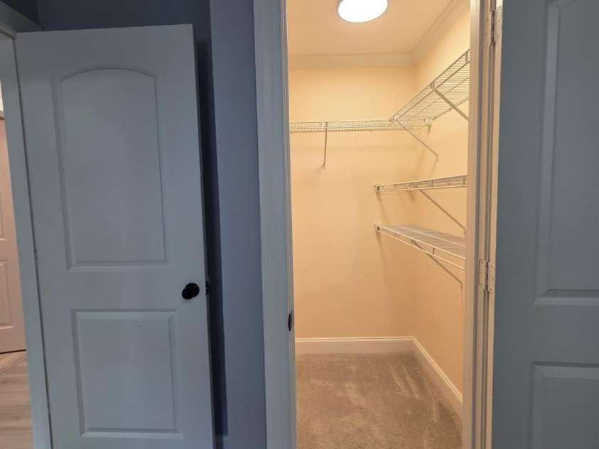1501 VANCOUVER Drive, Charlotte, NC 28213.  MLS# CAR4408865, YatesRealty ID 42072. 