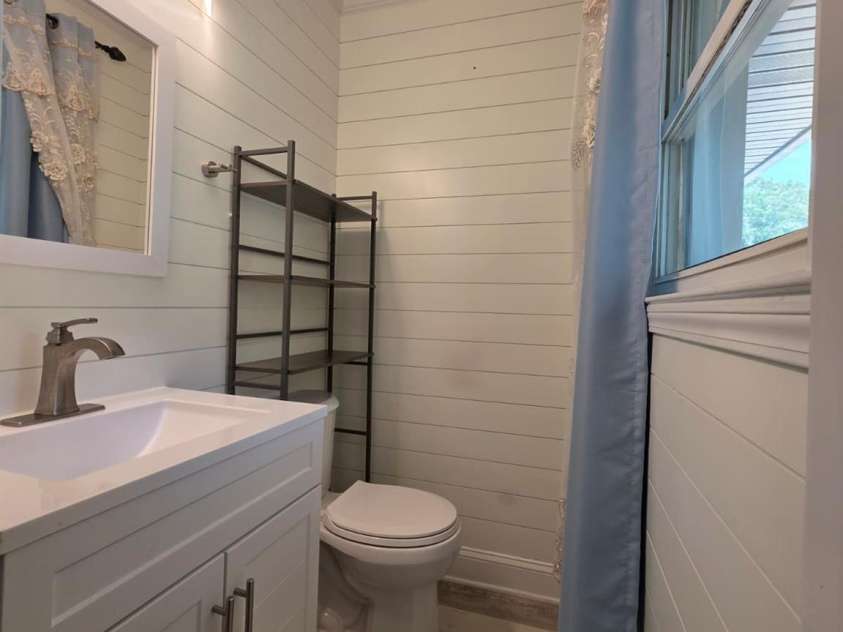 1501 VANCOUVER Drive, Charlotte, NC 28213.  MLS# CAR4408865, YatesRealty ID 42072. 