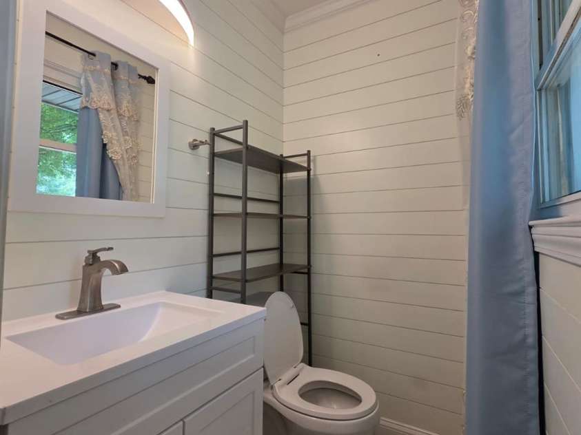 1501 VANCOUVER Drive, Charlotte, NC 28213.  MLS# CAR4408865, YatesRealty ID 42072. 