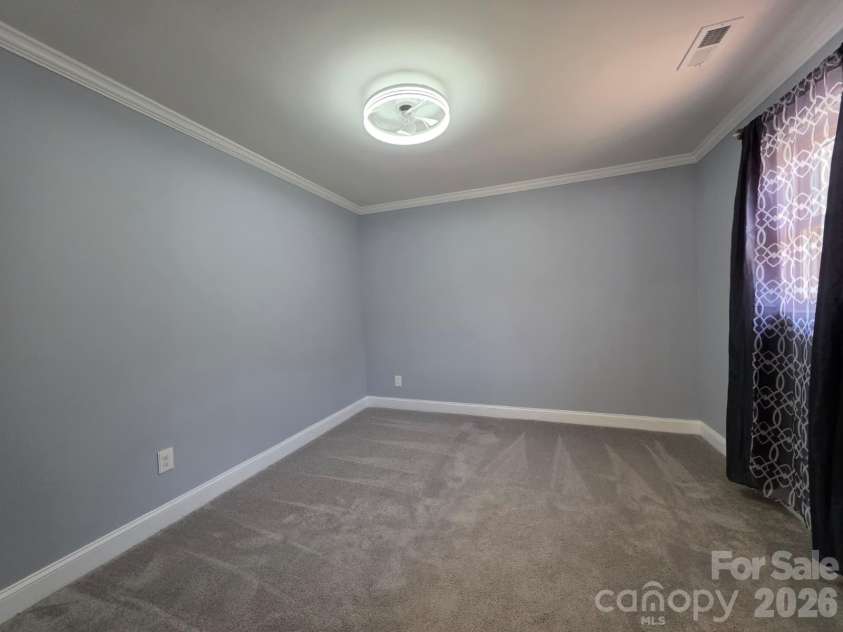 1501 VANCOUVER Drive, Charlotte, NC 28213.  MLS# CAR4408865, YatesRealty ID 42072. 