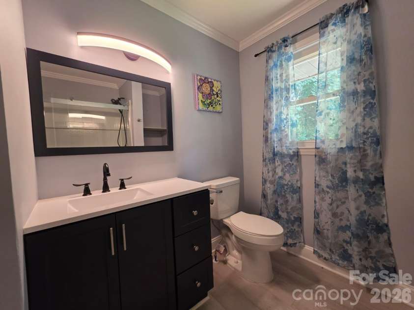 1501 VANCOUVER Drive, Charlotte, NC 28213.  MLS# CAR4408865, YatesRealty ID 42072. 