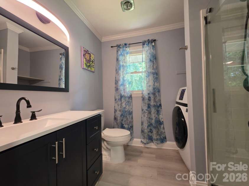 1501 VANCOUVER Drive, Charlotte, NC 28213.  MLS# CAR4408865, YatesRealty ID 42072. 