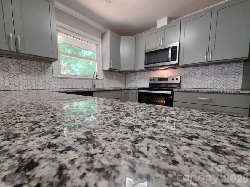 1501 VANCOUVER Drive, Charlotte, NC 28213.  MLS# CAR4408865, YatesRealty ID 42072. Granite Countertop