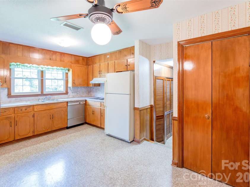 752 Cedar Lane, Chester, SC 29706.  MLS# CAR4411545, YatesRealty ID 42074. 