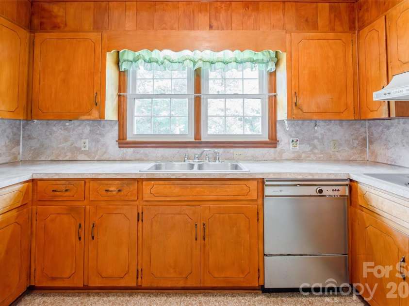 752 Cedar Lane, Chester, SC 29706.  MLS# CAR4411545, YatesRealty ID 42074. 