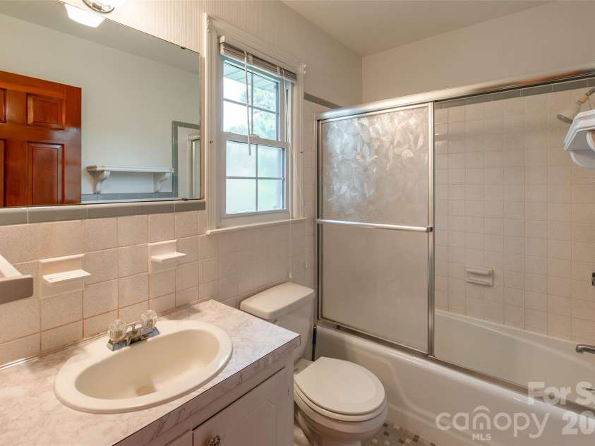 752 Cedar Lane, Chester, SC 29706.  MLS# CAR4411545, YatesRealty ID 42074. 