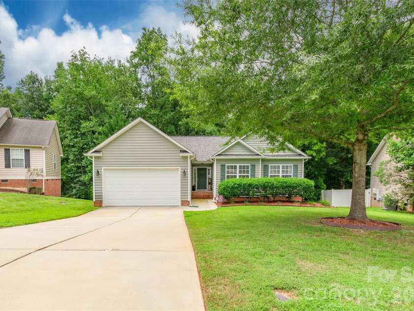 1079 Warpers Lane, Fort Mill, SC 29715.  MLS# CAR4411267, YatesRealty ID 42076. 