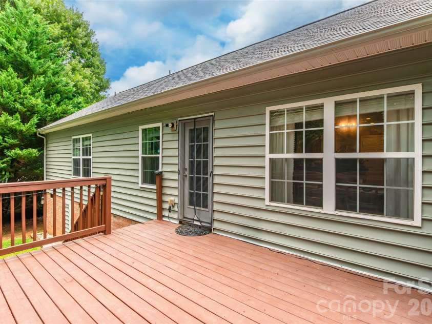 1079 Warpers Lane, Fort Mill, SC 29715.  MLS# CAR4411267, YatesRealty ID 42076. 
