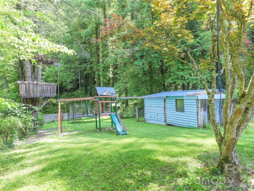 435 Mountain Cove Road, Marshall, NC 28753.  MLS# CAR4396478, YatesRealty ID 42077. 