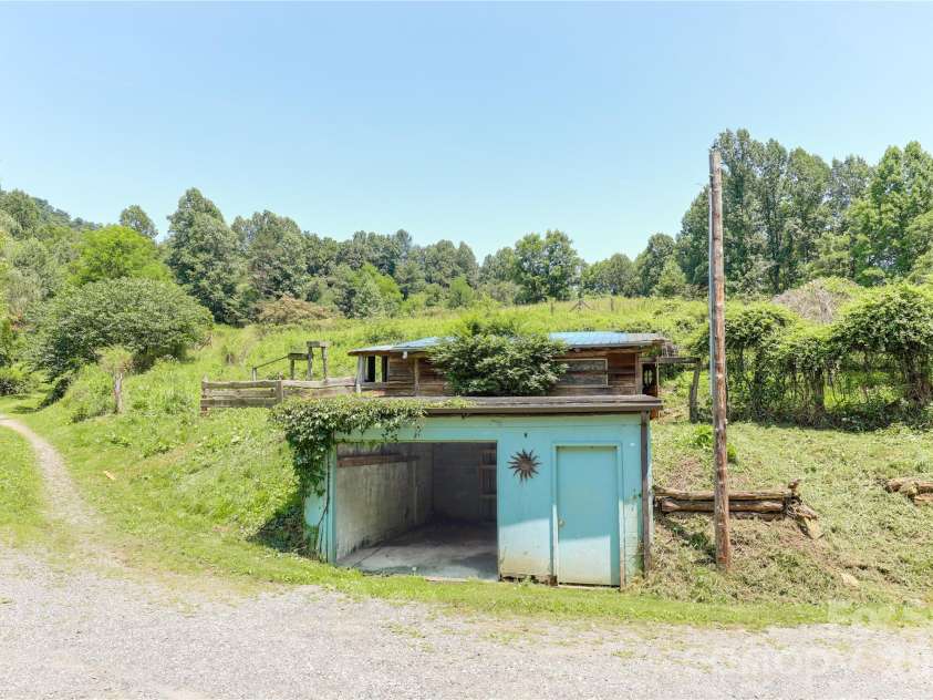 435 Mountain Cove Road, Marshall, NC 28753.  MLS# CAR4396478, YatesRealty ID 42077. 