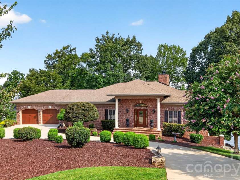 222 April Road, Troutman, NC 28166.  MLS# CAR4407181, YatesRealty ID 42082. 