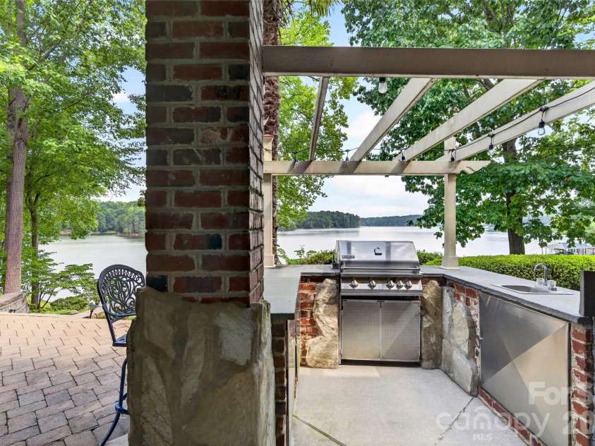222 April Road, Troutman, NC 28166.  MLS# CAR4407181, YatesRealty ID 42082. 