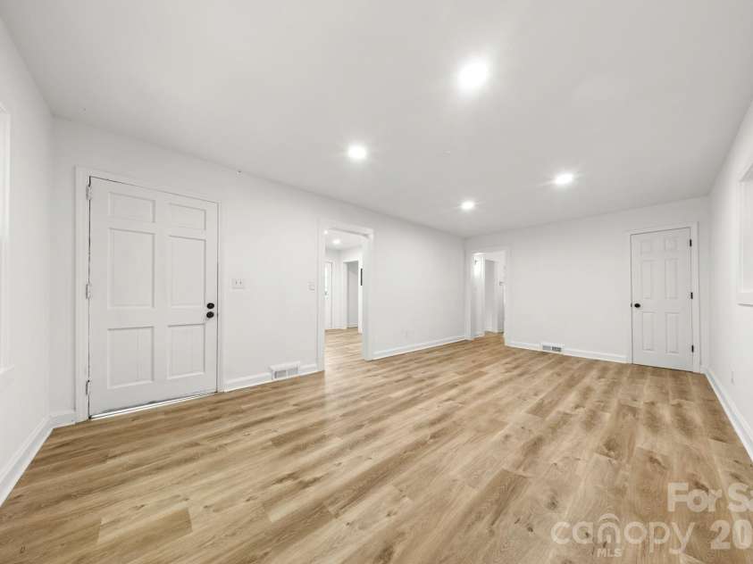 2500 Markham Court, Charlotte, NC 28205.  MLS# CAR4407746, YatesRealty ID 42084. 