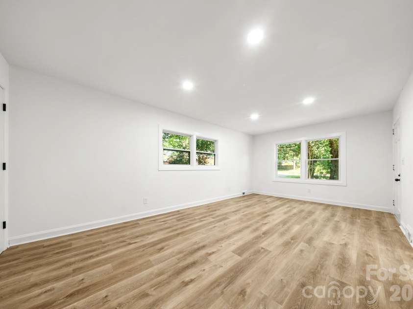 2500 Markham Court, Charlotte, NC 28205.  MLS# CAR4407746, YatesRealty ID 42084. 