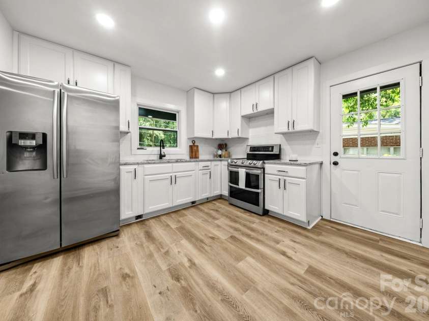 2500 Markham Court, Charlotte, NC 28205.  MLS# CAR4407746, YatesRealty ID 42084. 