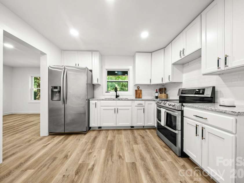 2500 Markham Court, Charlotte, NC 28205.  MLS# CAR4407746, YatesRealty ID 42084. 