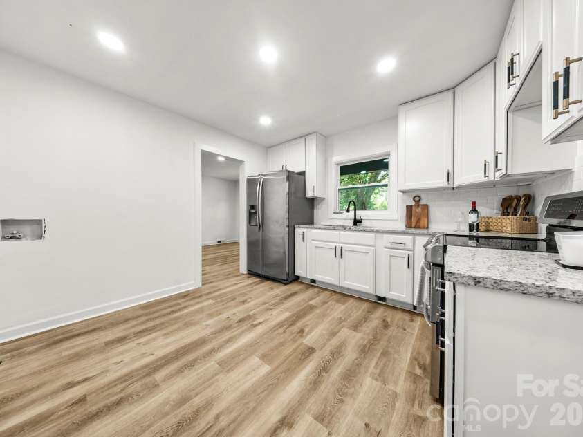 2500 Markham Court, Charlotte, NC 28205.  MLS# CAR4407746, YatesRealty ID 42084. 
