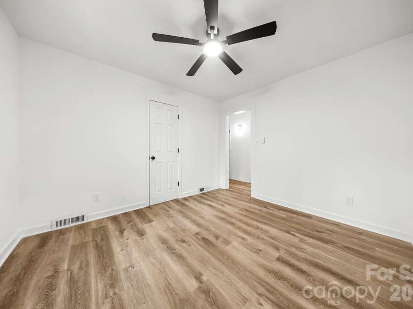 2500 Markham Court, Charlotte, NC 28205.  MLS# CAR4407746, YatesRealty ID 42084. 