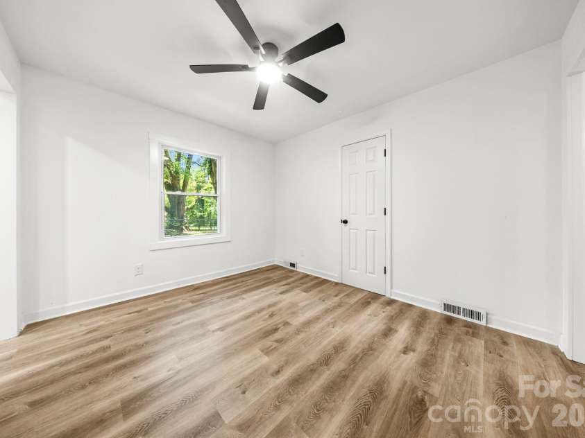 2500 Markham Court, Charlotte, NC 28205.  MLS# CAR4407746, YatesRealty ID 42084. 