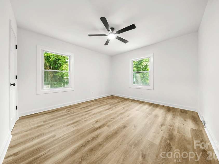 2500 Markham Court, Charlotte, NC 28205.  MLS# CAR4407746, YatesRealty ID 42084. 