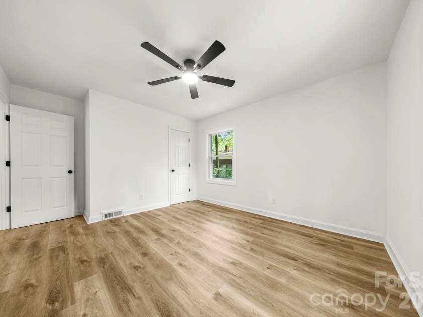 2500 Markham Court, Charlotte, NC 28205.  MLS# CAR4407746, YatesRealty ID 42084. 