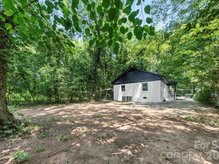 2500 Markham Court, Charlotte, NC 28205.  MLS# CAR4407746, YatesRealty ID 42084. 