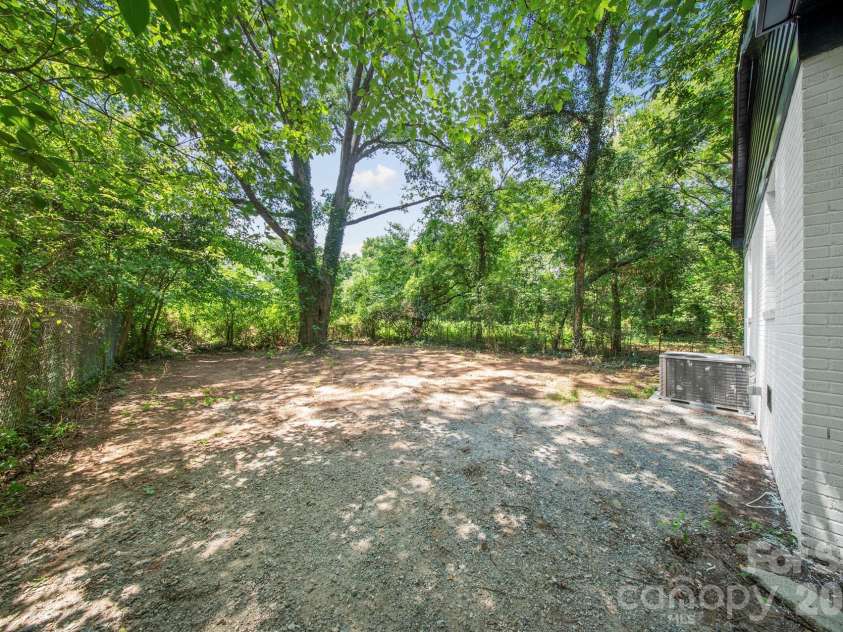 2500 Markham Court, Charlotte, NC 28205.  MLS# CAR4407746, YatesRealty ID 42084. 