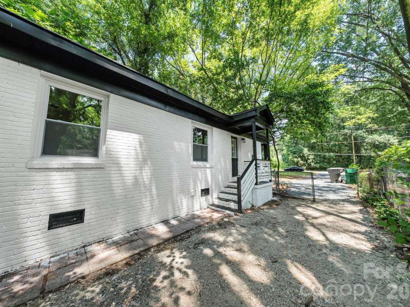 2500 Markham Court, Charlotte, NC 28205.  MLS# CAR4407746, YatesRealty ID 42084. 