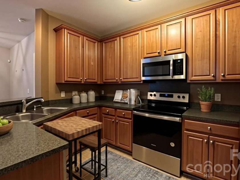 6419 Park Pond Drive, Charlotte, NC 28262.  MLS# CAR4412183, YatesRealty ID 42085. 