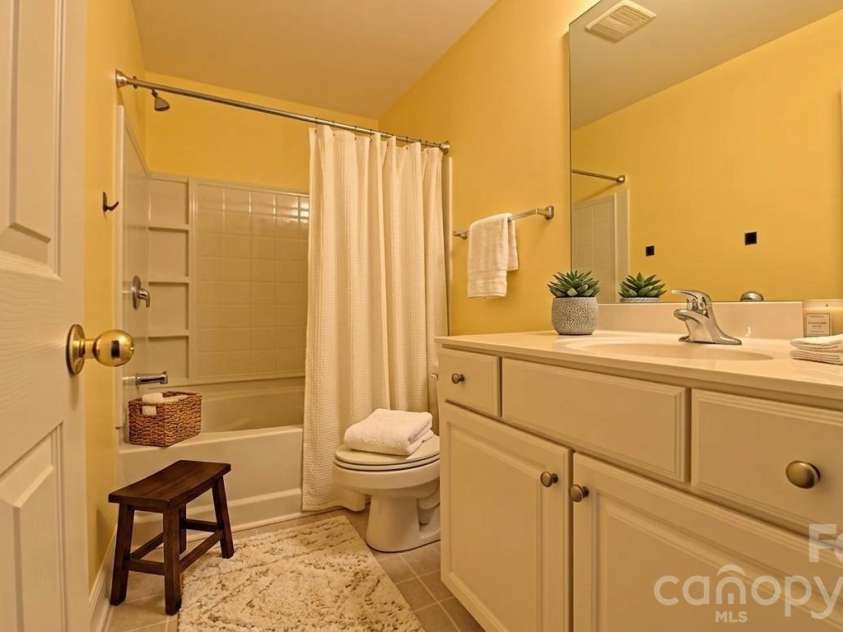 6419 Park Pond Drive, Charlotte, NC 28262.  MLS# CAR4412183, YatesRealty ID 42085. 