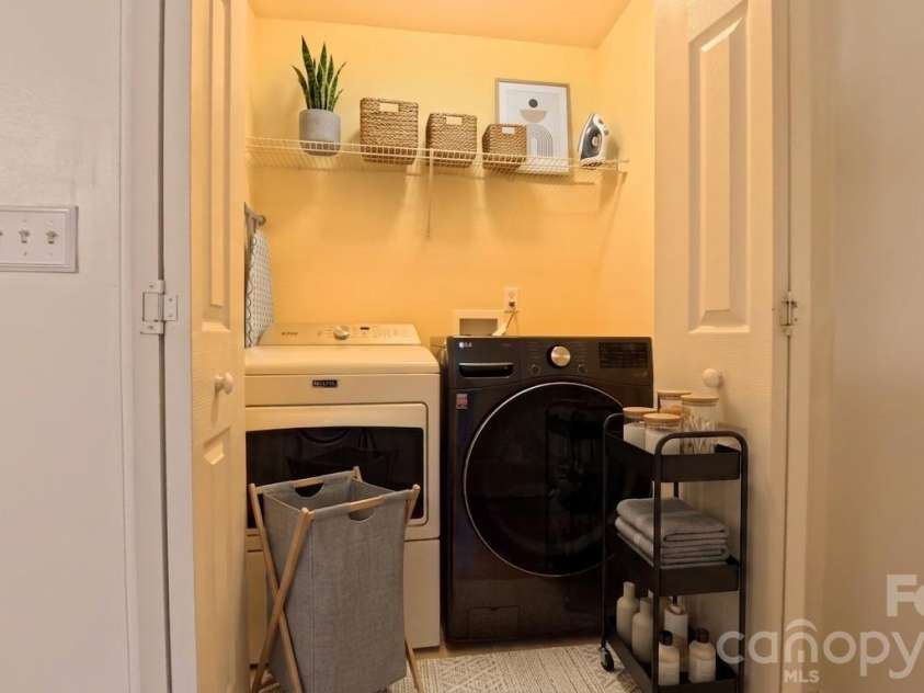 6419 Park Pond Drive, Charlotte, NC 28262.  MLS# CAR4412183, YatesRealty ID 42085. 