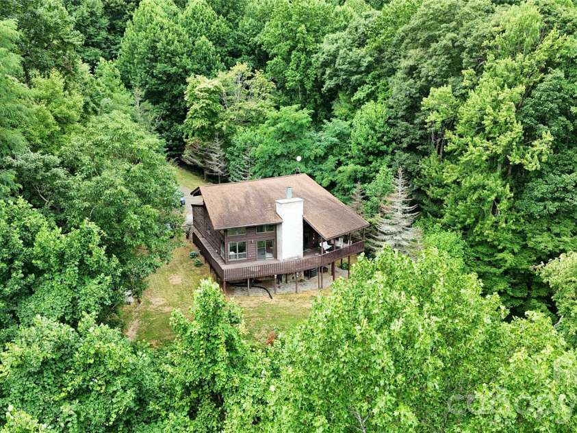 300 Buck Drive, Hot Springs, NC 28743.  MLS# CAR4404873, YatesRealty ID 42086. 