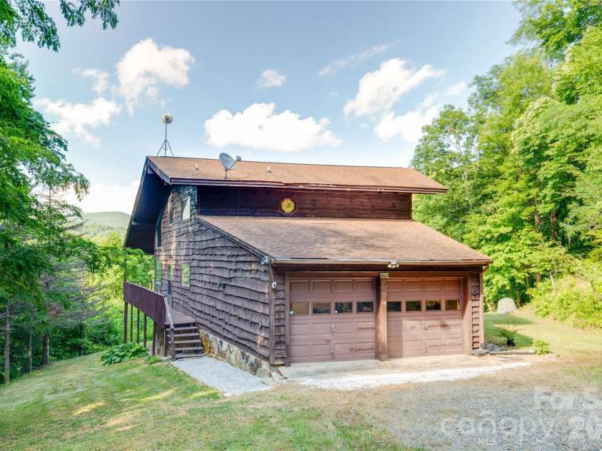 300 Buck Drive, Hot Springs, NC 28743.  MLS# CAR4404873, YatesRealty ID 42086. 