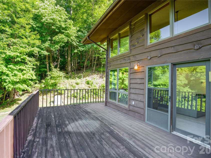 300 Buck Drive, Hot Springs, NC 28743.  MLS# CAR4404873, YatesRealty ID 42086. 