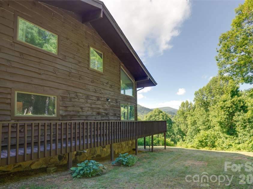 300 Buck Drive, Hot Springs, NC 28743.  MLS# CAR4404873, YatesRealty ID 42086. 